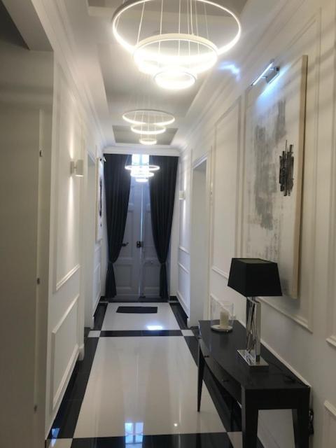 Lazare Maison De Maitre: Upscale Apartments with Private Parking near Historic Béziers Exterior photo
