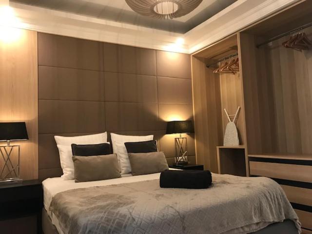 Lazare Maison De Maitre: Upscale Apartments with Private Parking near Historic Béziers Exterior photo