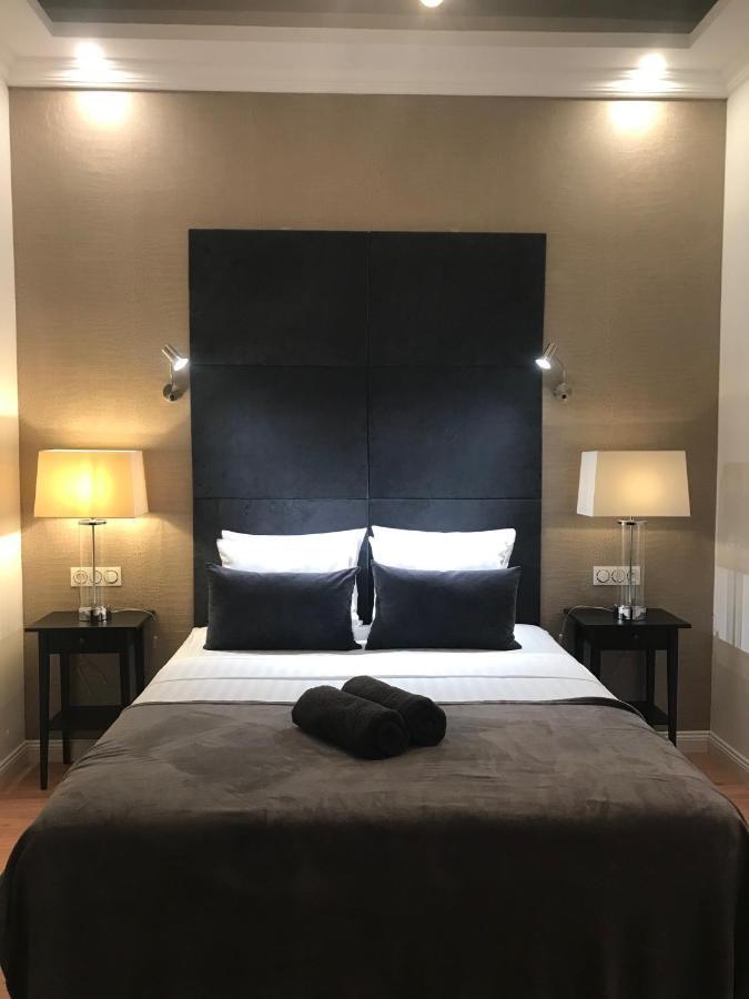 Lazare Maison De Maitre: Upscale Apartments with Private Parking near Historic Béziers Exterior photo