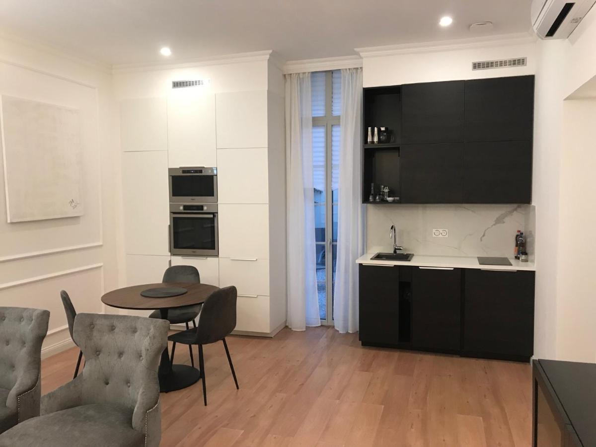 Lazare Maison De Maitre: Upscale Apartments with Private Parking near Historic Béziers Exterior photo