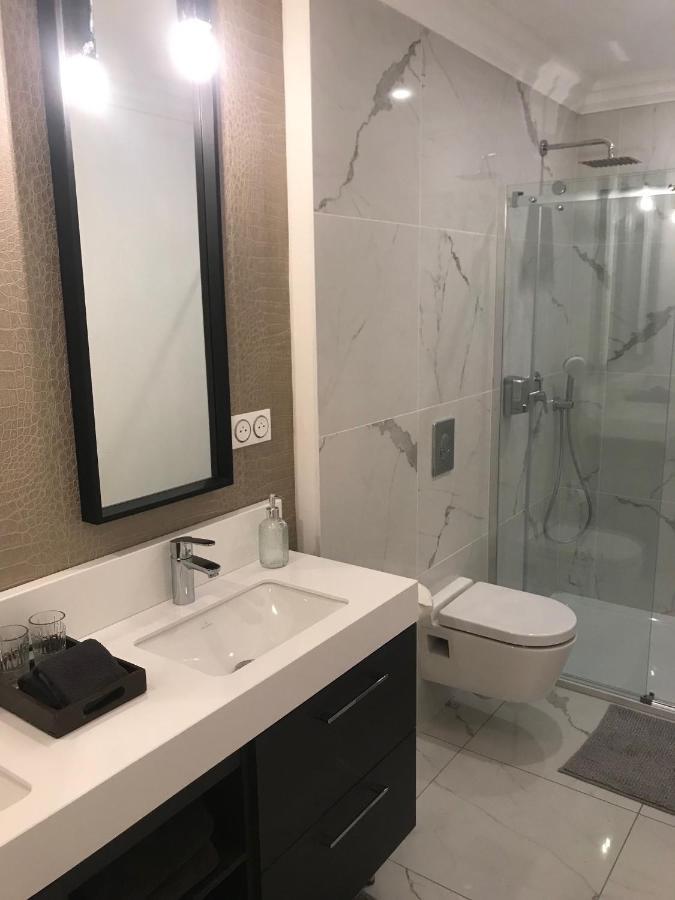 Lazare Maison De Maitre: Upscale Apartments with Private Parking near Historic Béziers Exterior photo
