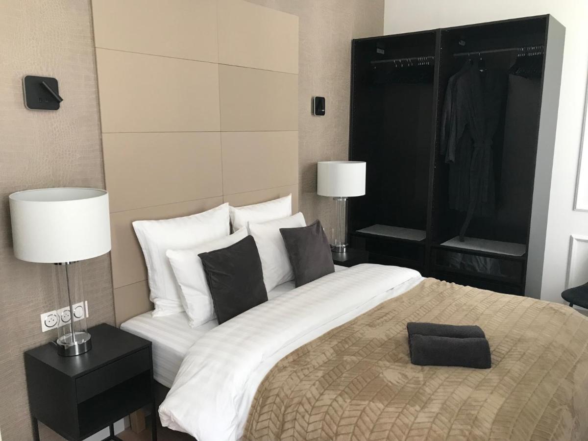 Lazare Maison De Maitre: Upscale Apartments with Private Parking near Historic Béziers Exterior photo