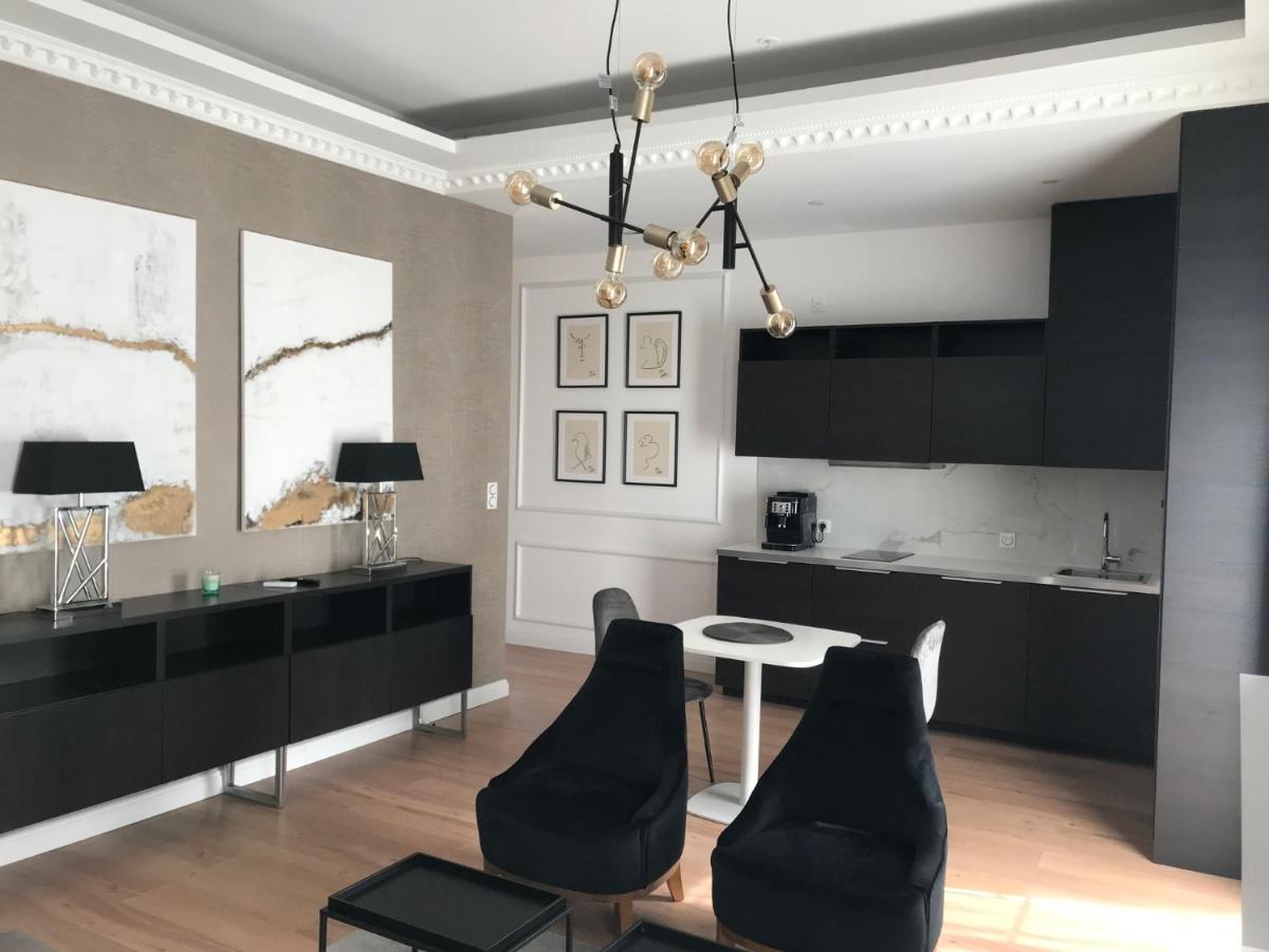 Lazare Maison De Maitre: Upscale Apartments with Private Parking near Historic Béziers Exterior photo