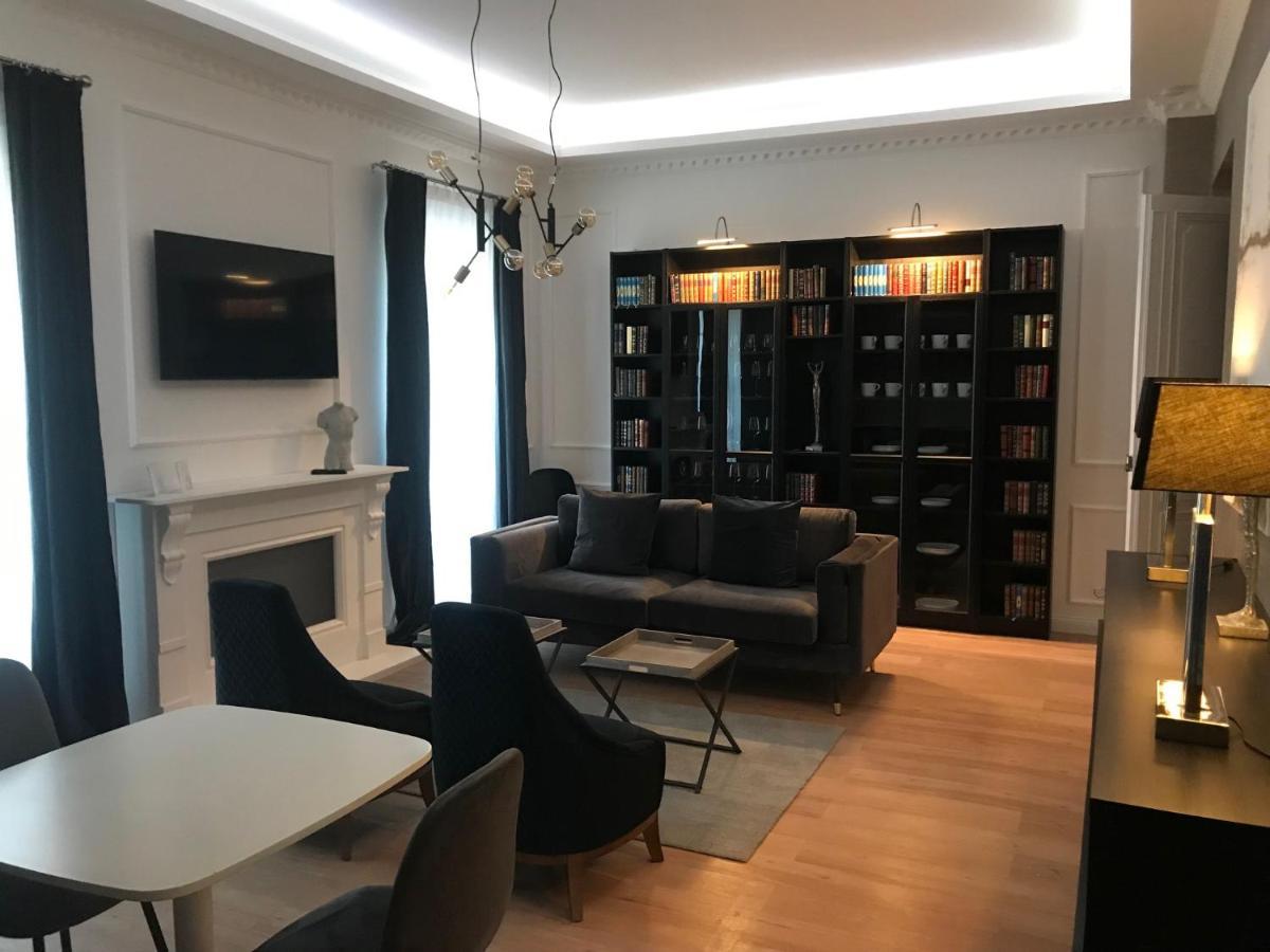 Lazare Maison De Maitre: Upscale Apartments with Private Parking near Historic Béziers Exterior photo